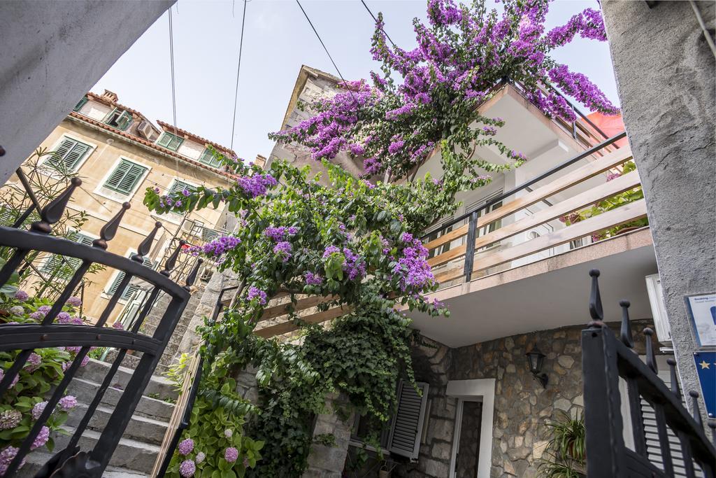Apartments Sara Hvar Town Exterior photo