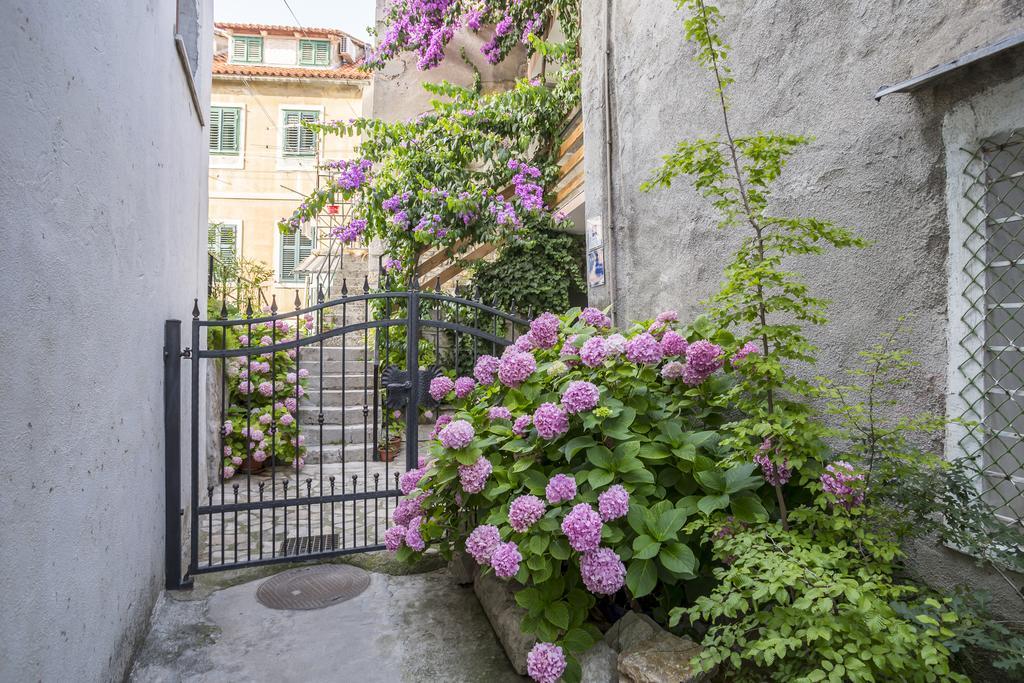 Apartments Sara Hvar Town Exterior photo